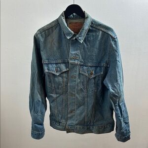 Vintage Levi's Men's Classic Blue Denim Jacket MADE IN CANADA